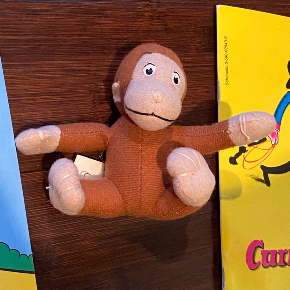 3 piece Curious George bundle; stuffy, coloring & reading book 📖 🐵 - Picture 6 of 15